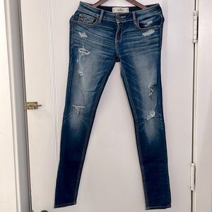 Hollister distressed super skinny jeans, size 7R, medium wash, mid rise, zipper